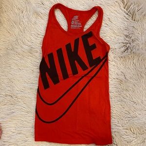 Nike razorback exercise athletic work out shirt with red graphic slim fit